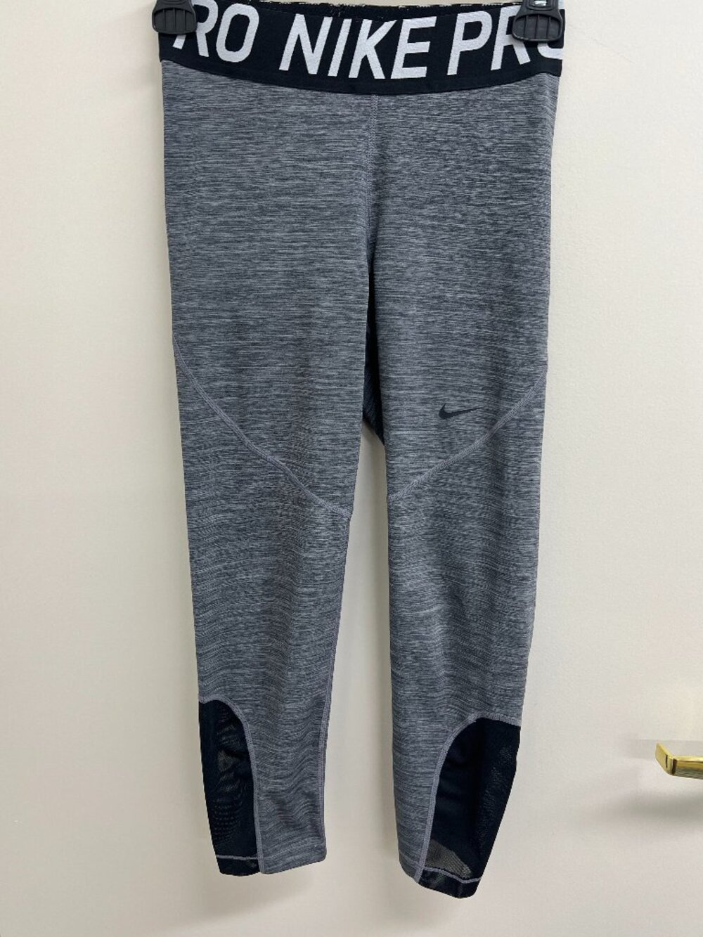 NIKE Pro Women's Mid-Rise Crop Mesh Panel Leggings